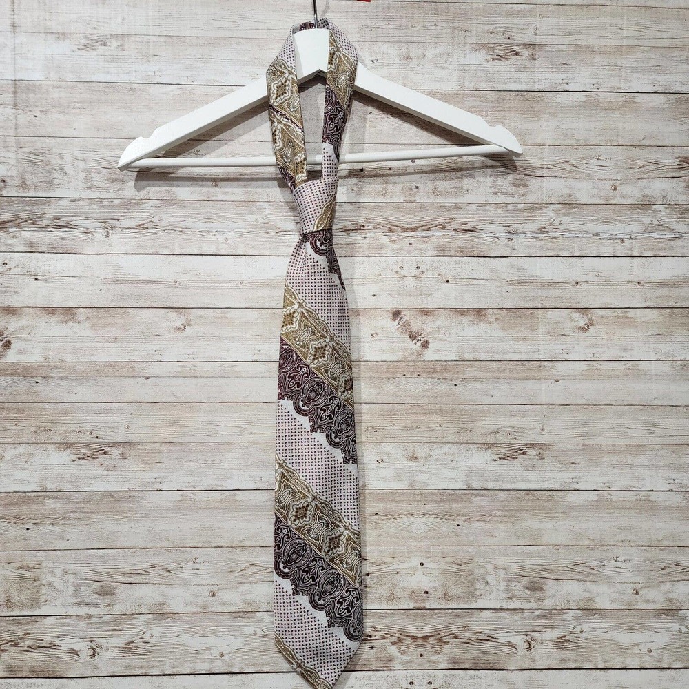 Wemlon by Wembley Necktie Tie Paisley Gold Burgandy "Blue black or gray suit"